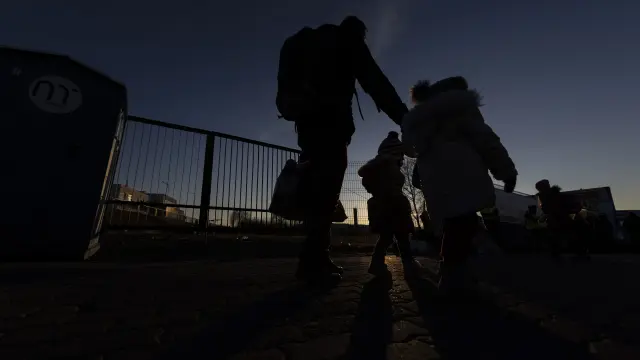Flujo de refugiados en la frontera entre Ucrania y Polonia en el pueblo de Medyka (Polonia) este viernes