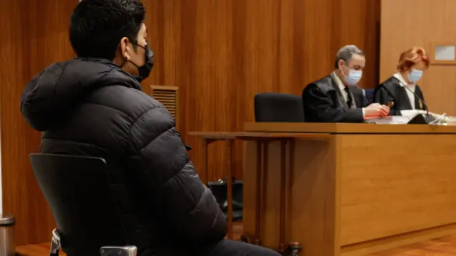 El acusado, durante el juicio que ha comenzado este martes en la Audiencia de Zaragoza.