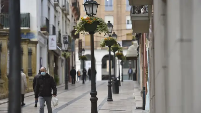 Farolas en la calle Villahermosa de Huesca.