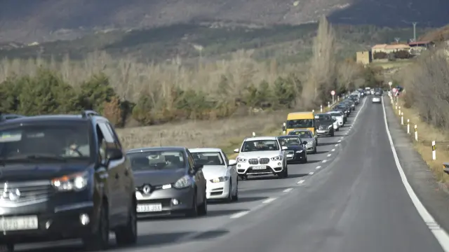 En las carreteras convencionales, la velocidad máxima es ahora de 90 kilómetros por hora, aunque se esté adelantando.