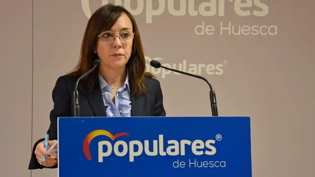 Gemma Allué durante la rueda de prensa de este jueves en la sede del PP de Huesca.