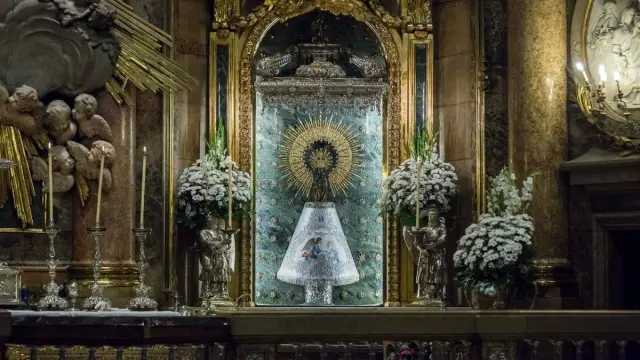 La Virgen del Pilar en el interior de la Basílica.