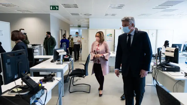 ​Visita de Manuel Bellido, presidente del TSJA, y Mayte Pérez, consejera de presidencia del Gobierno de Aragón al nuevo juzgado de Violencia contra la Mujer en Zaragoza.