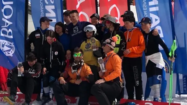 Esquiadores del Club Esquí Jaca en el podio de la Copa de España.