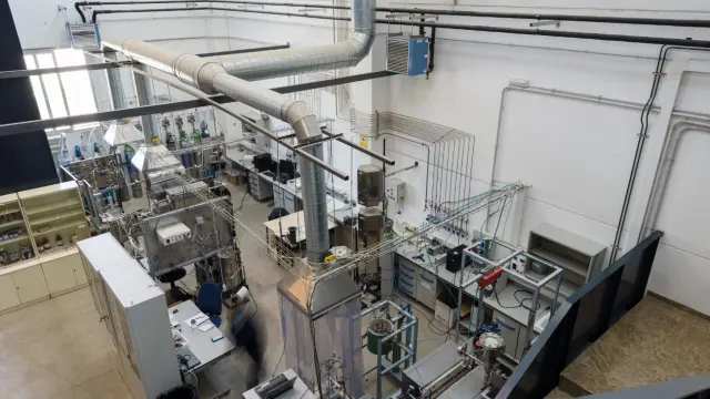 Instalaciones experimentales en las que se llevan a cabo los estudios de conversión de amoniaco y de minimización de emisiones contaminantes