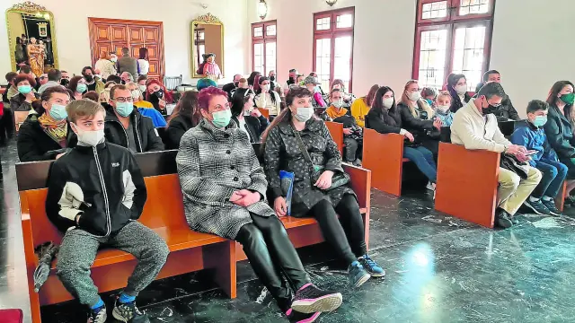Un grupo de refugiados en el Ayuntamiento de Tarazona, este martes .