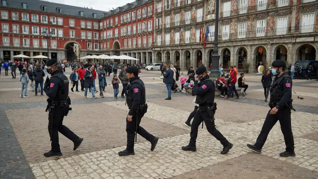 Vigilancia policial en la plaza Mayor de Madrid