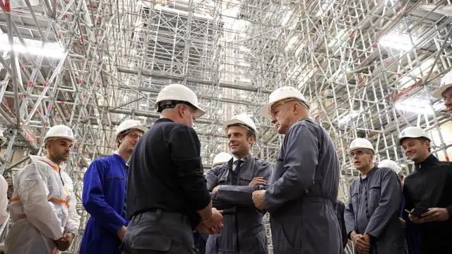 Macron visita las obras de reparación de Notre Dame