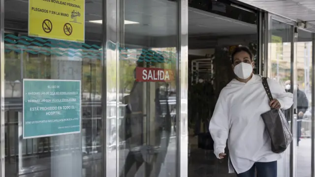 Las mascarillas se mantienen en el hospital Miguel Servet de Zaragoza