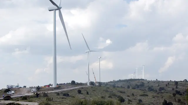 aerogeneradores en La Puebla de Valverde, a 25 kilómetros de la capital turolense.