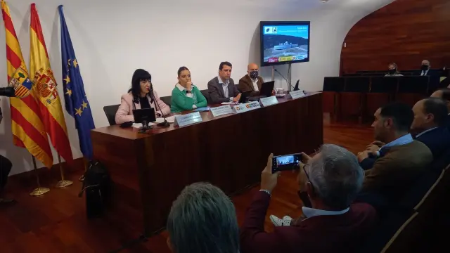 Presentación del estudio de viabilidad de Galáctica a los empresarios y responsables municipales.