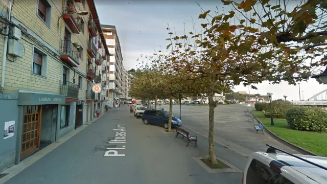 Calle Itsas Aurre de Ondarroa (Vizcaya), donde han ocurrido los hechos.
