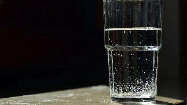 Un vaso de agua, pero con cita previa