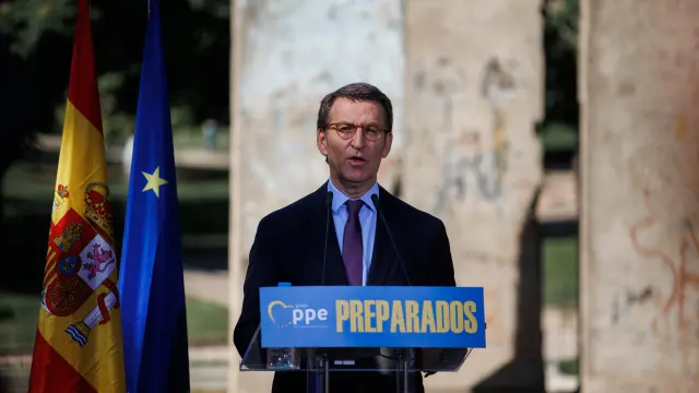 El presidente nacional del PP, Alberto Núñez Feijóo, participa en el acto organizado por el PP para conmemorar el Día de Europa y el LXXII aniversario de la Declaración Schuman.
