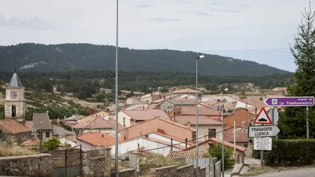 Guadalaviar está enclavado en la zona alta de la sierra de Albarracín.