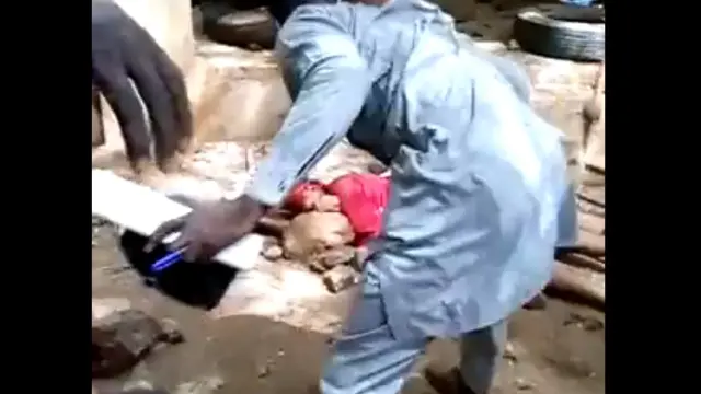 Captura del vídeo donde se ve cómo golpean y matan a la estudiante.