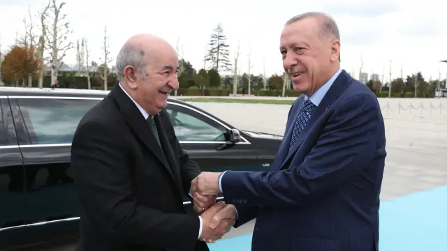 El presidente Erdogan junto al presidente argelino este lunes en Ankara.