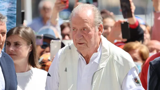 El Rey Juan Carlos a su llegada al Náutico en Sansenxo.