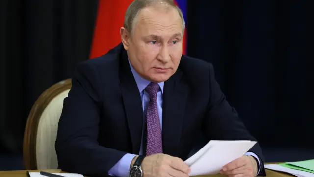 Vladimir Putin chairs a meeting on transport complex development