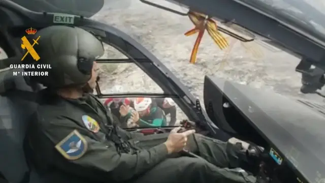 Una imagen del rescate en helicóptero de los barranquistas.