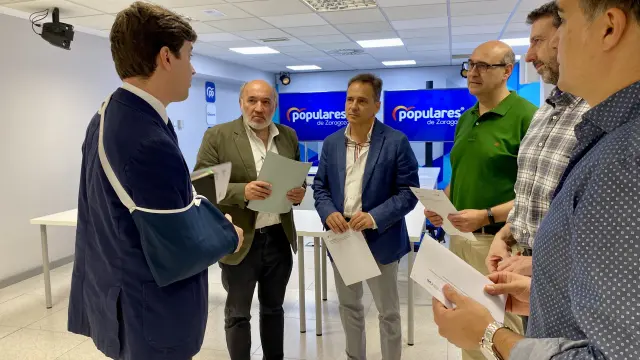 Reunión celebrada en la sede del PP-Zaragoza con representantes de la Sociedad Española de Medicina de Urgencias y Emergencias.