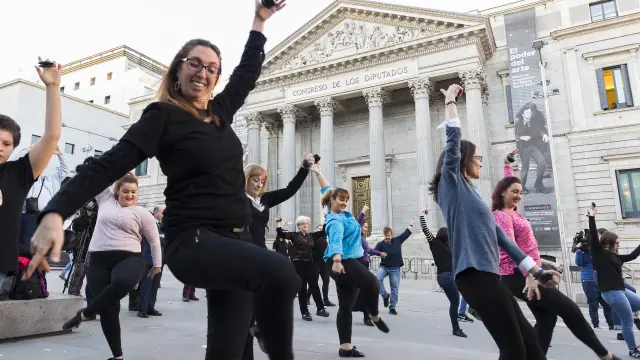 Bailadores de jota aragonesa, ante el Congreso de los Diputados en febrero de 2019.