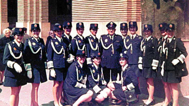 La primera promoción femenina de la Policía de Zaragoza en 1972.