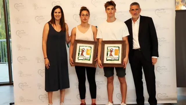 Los nadadores Ana Muñoz y Guillermo Carrey, mejores deportistas 2021 de El Olivar.