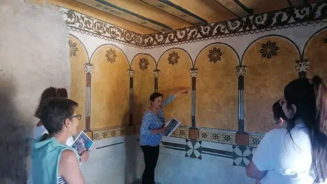 Pinturas murales restauradas en la ermita de la Purísima Concepción en Villarroya de los Pinares.