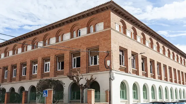 La fachada del colegio Santa Ana de Calatayud.