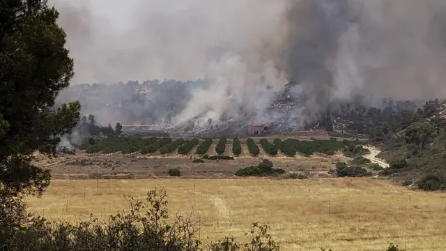 Incendio en Nonaspe (Zaragoza) este viernes. El fuego avanza sin control y ya ha arrasado 1.700 hectáreas.