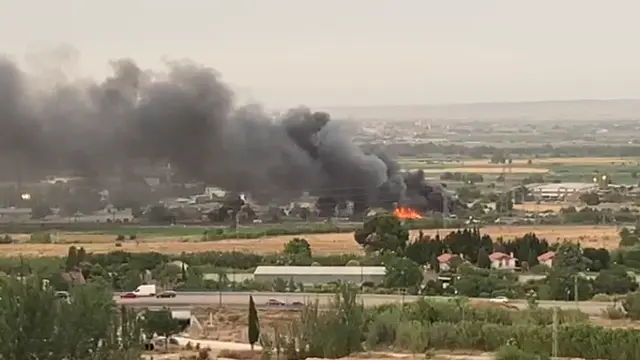 Incendio en las inmediaciones de Zaragoza