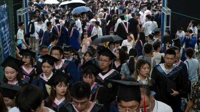 Foto de archivo de jóvenes graduados en China