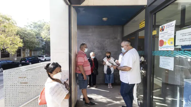 Aragón. Centro de salud Delicias Sur. Usuarios que acuden a hacerse una PCR / 29-06-2022 / FOTO: GUILLERMO MESTRE[[[FOTOGRAFOS]]]