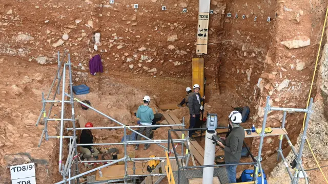 Arqueólogos trabajan en Galería en los yacimientos de Atapuerca
