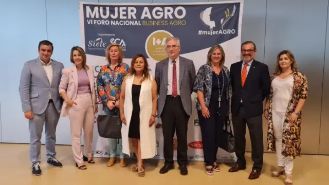 El consejero de Agricultura, Joaquín Olona, en la inauguración del VI Foro Nacional Business Agro Mujeres Agroprofesionales, que se ha celebrado hoy en el Palacio de Congresos de Zaragoza.
