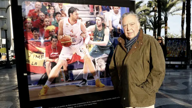Imagen de archivo del extrenador de baloncesto Pedro Ferrandiz, el técnico más laureado de la historia de nuestro país, que ha fallecido hoy a los 93 años de edad.