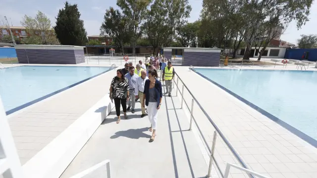 Visita a las nuevas piscinas de Casetas