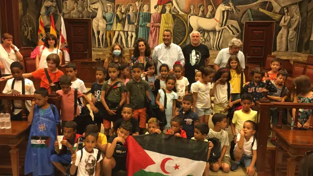 Recibimiento a los niños y niñas saharauis del programa Vacaciones en Paz.
