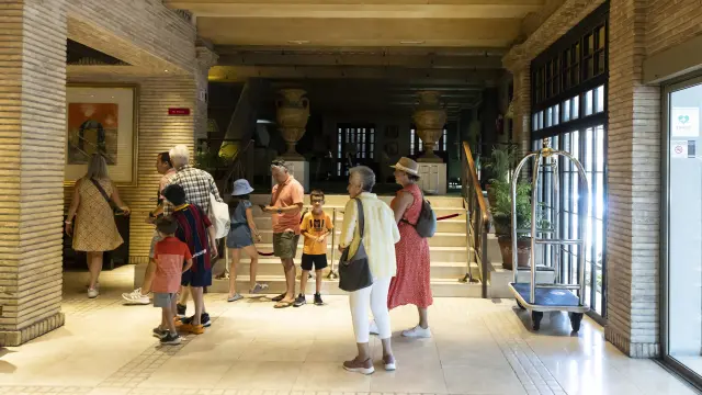 Turistas visitando Zaragoza ese mes de agosto