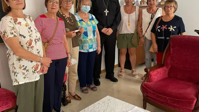Las vecinas en representación de Montalbán junto al obispo de Teruel.