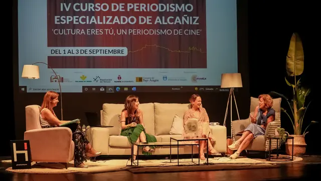 Eva Defior, Camino Ivars, Loreto Sánchez Seoane y Berna González Harbour, este viernes, durante el debate en Alcañiz.