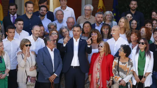 Encuentro de Pedro Sánchez con 50 ciudadanos en Moncloa