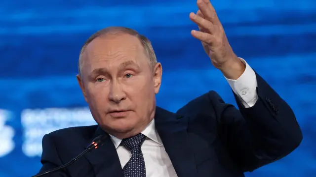 El presidente ruso Vladimir Putin asiste a la sesión plenaria del Foro Económico Oriental 2022