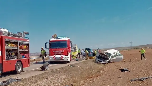 A la derecha, los dos coches implicados en el accidente.