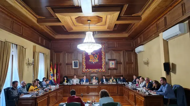 El pleno del Ayuntamiento de Teruel debatió sobre la conexión entre la carretera Nacional 420 y la Autonómica 1512.