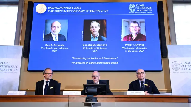 Miembros de Academia de Ciencais Sueca anuncian que los ganadores del Nobel de Economía son Ben Bernanke, Douglas W. Diamond y Philip H. Dybvig