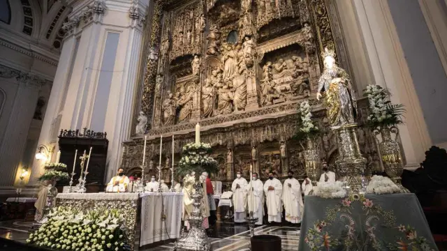 Misa de las 12.00 en la Basílica del Pilar el 12 de octubre de 2021.