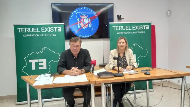 Tomás Guitarte y Beatriz Martín, durante la rueda de prensa en la sede de Teruel Existe.