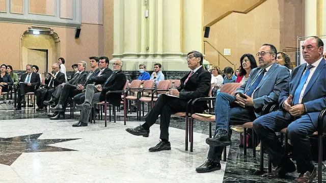 Asistentes a la mesa coloquio sobre la situación jurídica actual celebrada en el Pignatelli